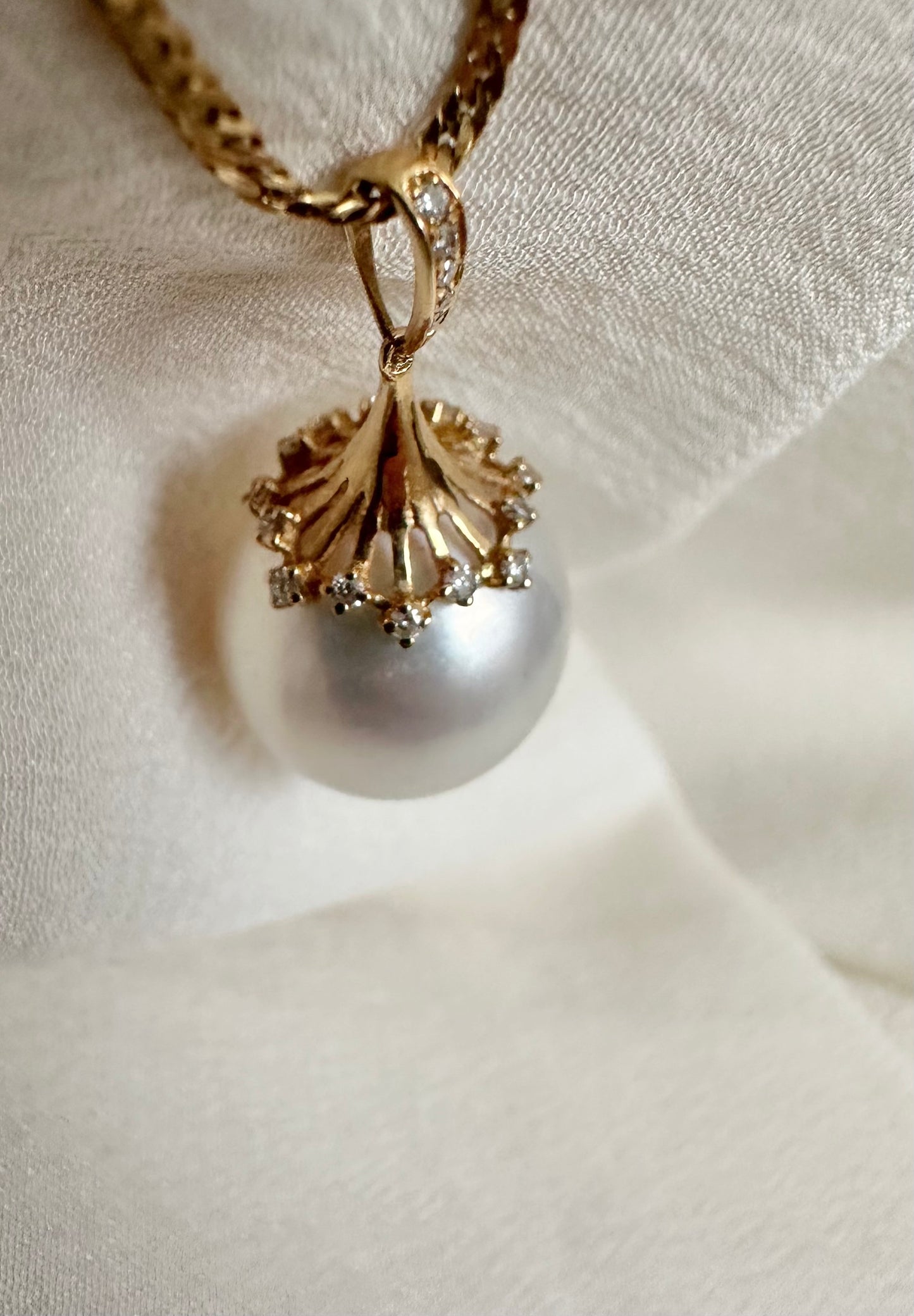 18k Yellow Gold Diamond White Southsea Pearl Pendant