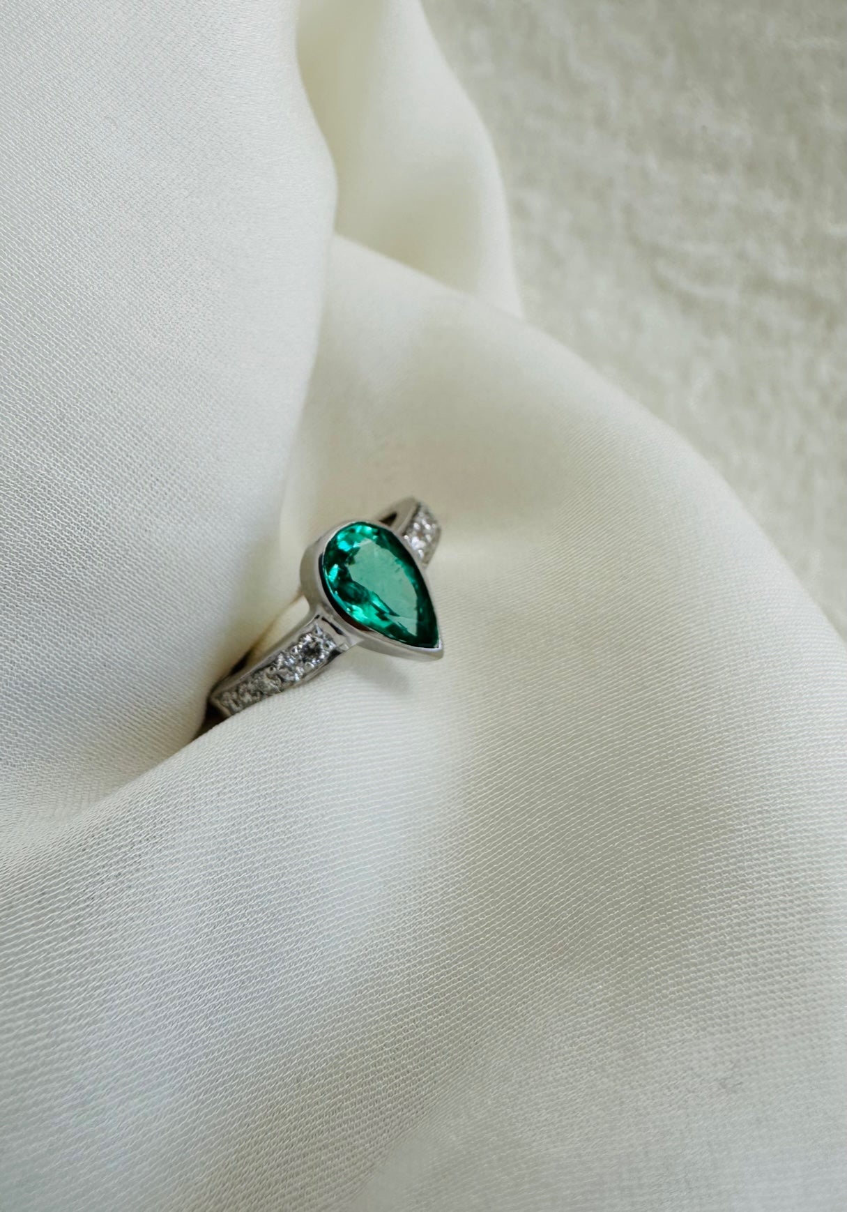 Colombian Emerald and Diamond Ring