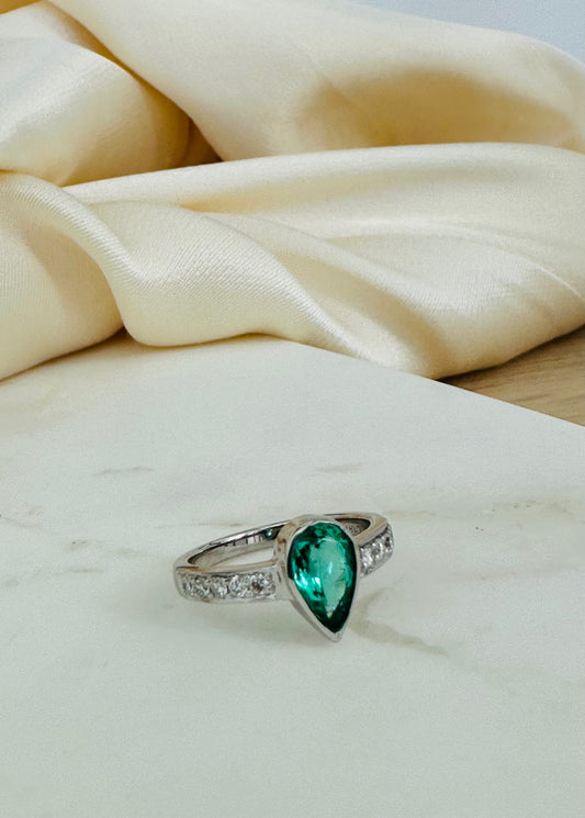 Colombian Emerald and Diamond Ring
