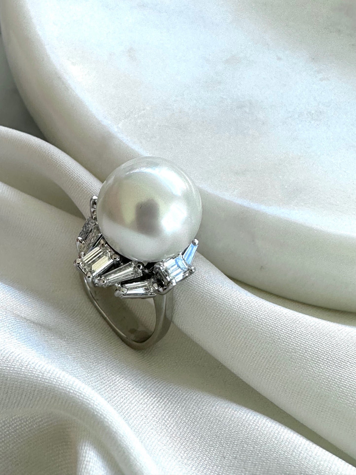 White South Sea Pearl and Diamond Ring