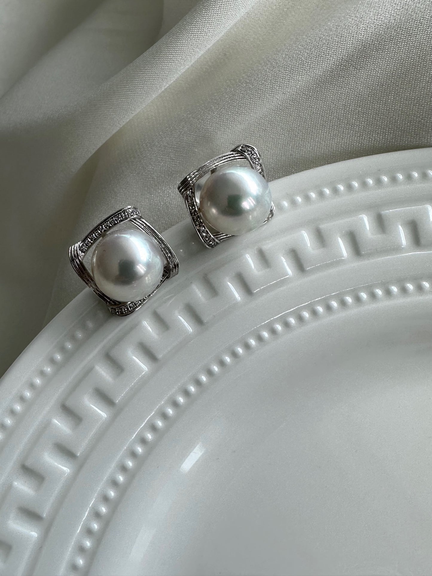 White South Sea Pearl Diamond Earrings