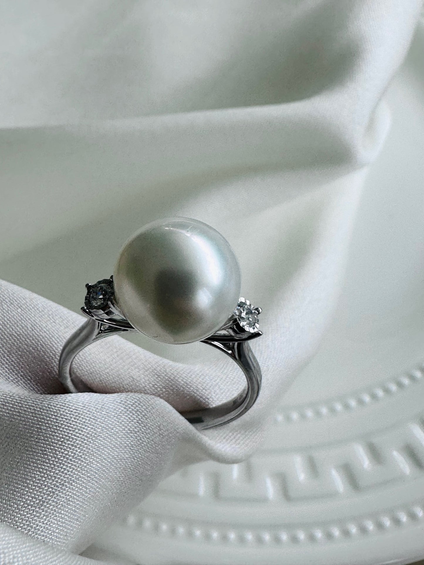 White South Sea Pearl Diamond Ring