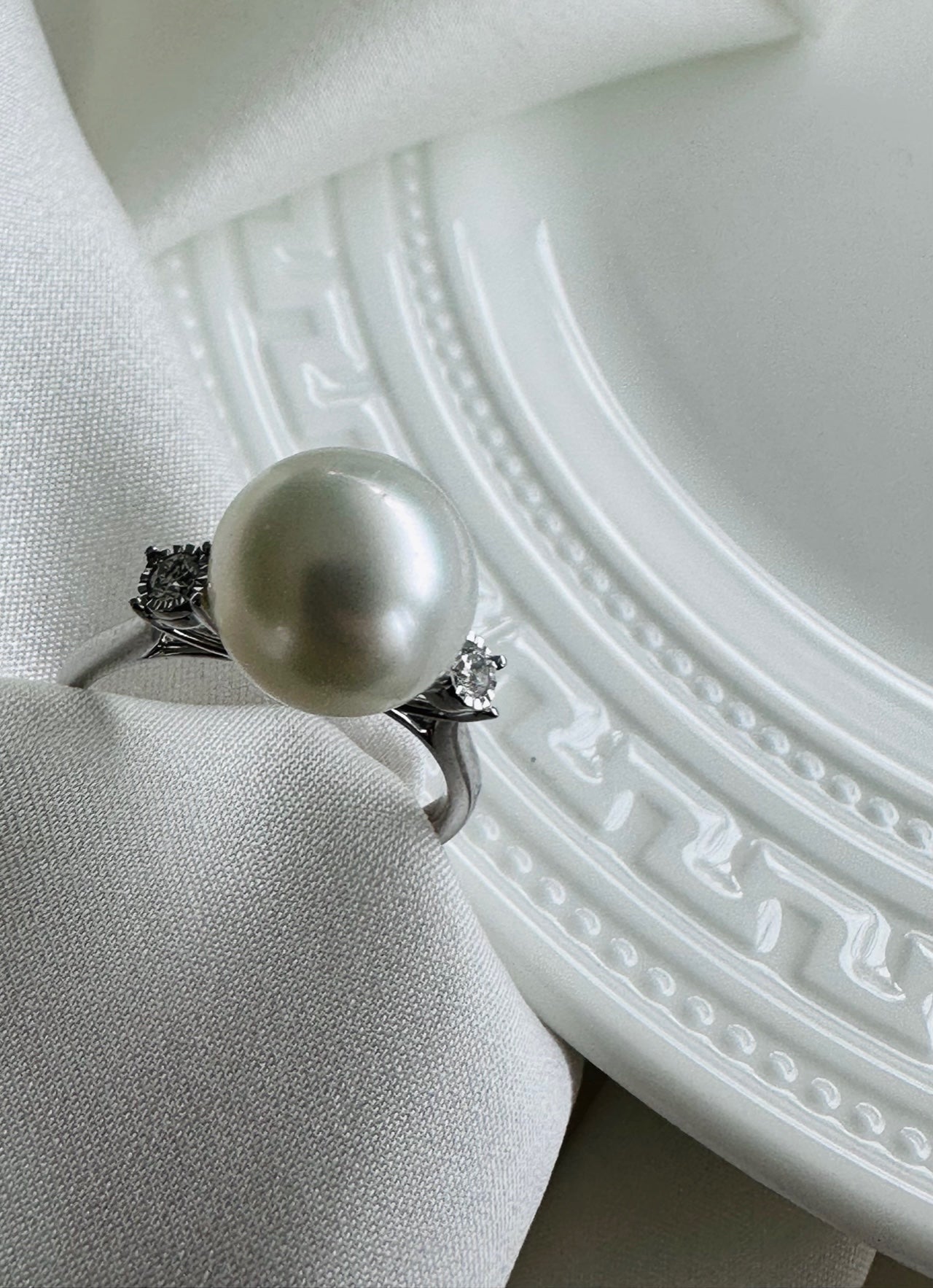 White South Sea Pearl Diamond Ring