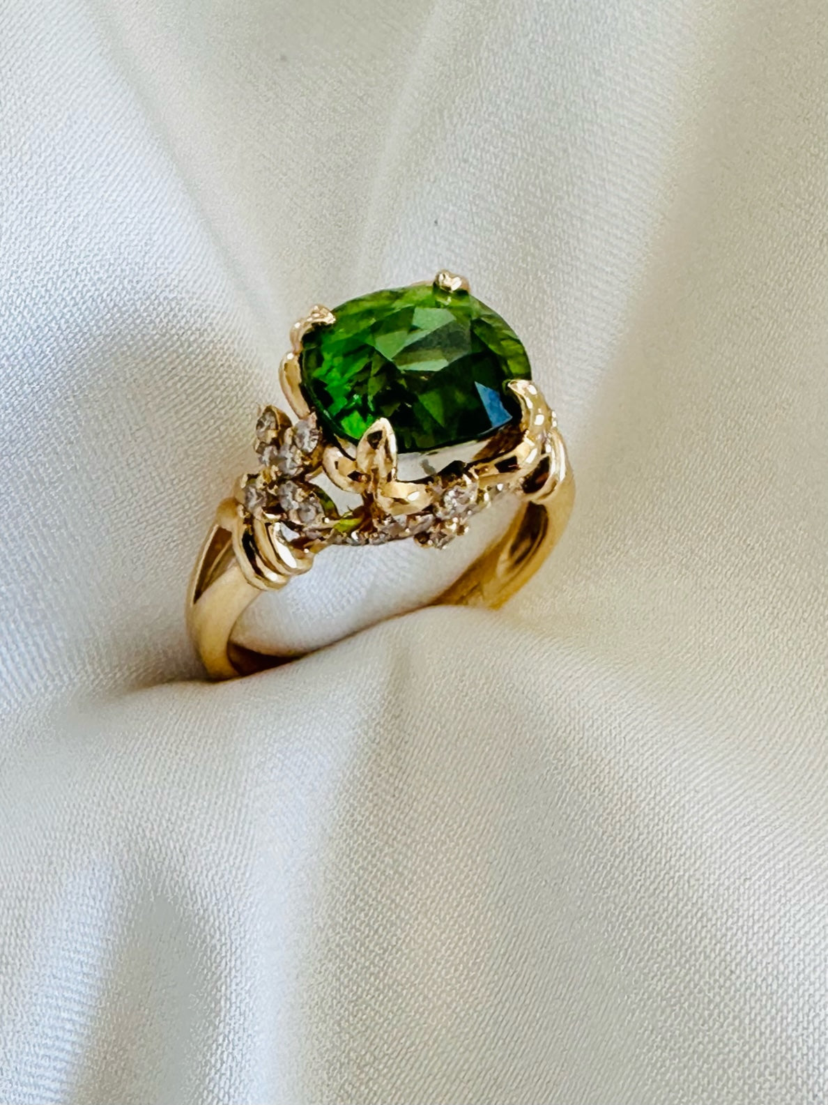 ﻿Green Tourmaline Diamond Ring